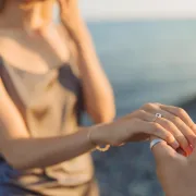 Bliže se zaruke? Znakovi koji pokazuju da te partner želi zaprositi