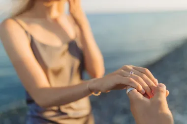 Bliže se zaruke? Znakovi koji pokazuju da te partner želi zaprositi