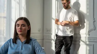 5 suptilnih znakova koji otkrivaju da on i dalje pati za bivšom djevojkom