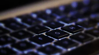 Kako očistiti tipkovnicu na laptopu?