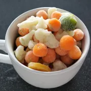 Kako se priprema smrznuto povrće u fritezi na vrući zrak?