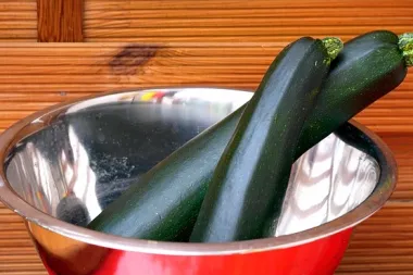 Kako se pripremaju tikvice u fritezi na vrući zrak?
