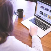 Kako upaliti laptop preko tastature?