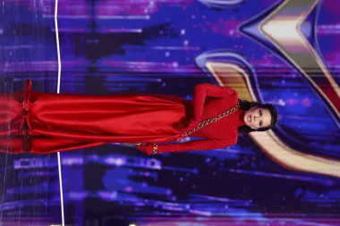 Neočekivan styling: Nikolina Pišek oduševila u crvenom od glave do pete