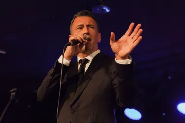 Robert Čolina oduševio publiku koncertom evergreena u Klubu Kazališta Komedija