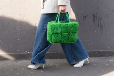 Outfit ideje: Evo kako nositi traperice i cipele na petu u svakoj prilici