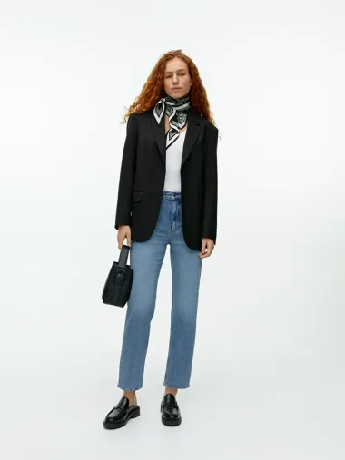 Outfit ideje: Evo kako nositi traperice i cipele na petu u svakoj prilici
