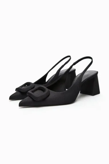 Outfit ideje: Evo kako nositi traperice i cipele na petu u svakoj prilici