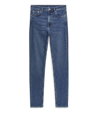 Outfit ideje: Evo kako nositi traperice i cipele na petu u svakoj prilici