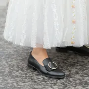 Elegancija bez pete: Ravne cipele koje možeš nositi i uz svečane kombinacije