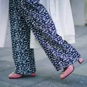 Proljetne outfit ideje: Široke hlače su jako trendi, a odlično se slažu s ovim modelima cipela