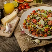 Tri zasitne proljetne salate koje su sjajan izbor ako želiš smršavjeti