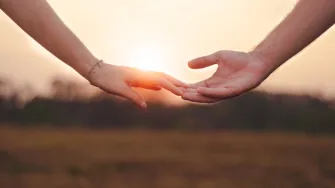 7 znakova da si upoznala osobu iz prošlog života (i da nastavljate tamo gdje ste stali)