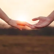 7 znakova da si upoznala osobu iz prošlog života (i da nastavljate tamo gdje ste stali)