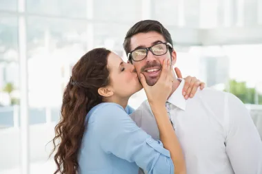 U vezi si s kolegom s posla? Ovo su pravila kojih bi se trebala držati