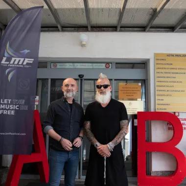 Akcija dobrovoljnog darivanja krvi, LMF Festivala i Petrove 3, prvi dan privukla mnoštvo mladih