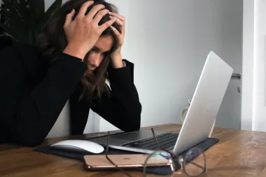 Pet svakodnevnih navika zbog kojih brže stariš, a lako ih je promijeniti