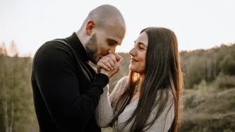 9 stvari na koje trebaš biti spremna ako izlaziš sa starijim muškarcem