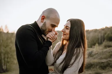 9 stvari na koje trebaš biti spremna ako izlaziš sa starijim muškarcem