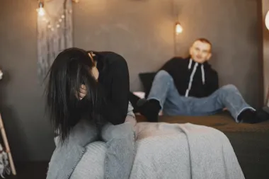 8 znakova koji otkrivaju da si u vezi s muškarcem koji ne poštuje žene