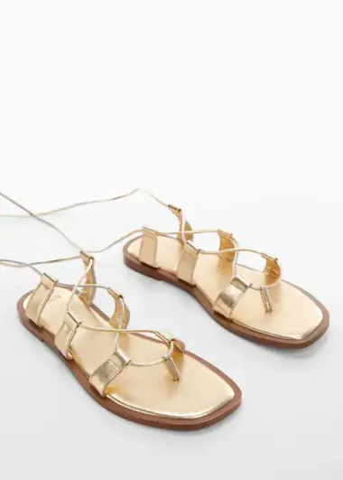 Što je ljeto bez sandala? Ovi modeli u zlatnoj boji začinit će svaki look
