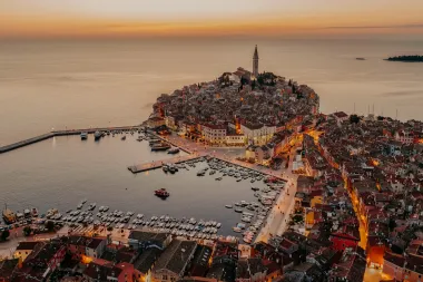 Rovinj postaje prijestolnica mode: Renomirani dizajneri predstavit će modne kolekcije na manifestaciji 'Noć zvijezda, mode i kulture'