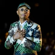 Prva Pharellova revija za Louis Vuitton: Rihanna istaknula trbuščić, Kim došla u odjeći za vježbanje