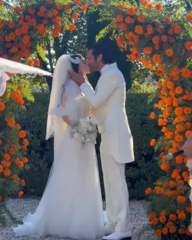 Zvijezda serije 'Pun Mjesec' oduševila je svojim svadbenim izdanjima! Vjenčanica Özge Gürel oduzima dah