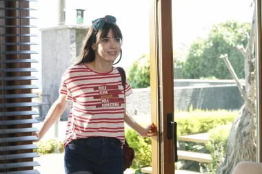 Ferit moli Nazli da se vrati na posao, no ona oklijeva zbog njegovog ponašanja