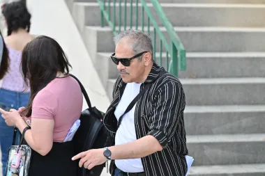 Proslavljeni glumci Slaven Knezović i Joško Ševo sudjelovali u 'neredima' u dalmatinskom Kamenu: 'Obojica smo uživali!'