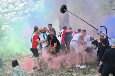 Proslavljeni glumci Slaven Knezović i Joško Ševo sudjelovali u 'neredima' u dalmatinskom Kamenu: 'Obojica smo uživali!'