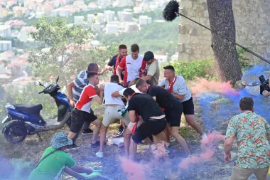 Proslavljeni glumci Slaven Knezović i Joško Ševo sudjelovali u 'neredima' u dalmatinskom Kamenu: 'Obojica smo uživali!'