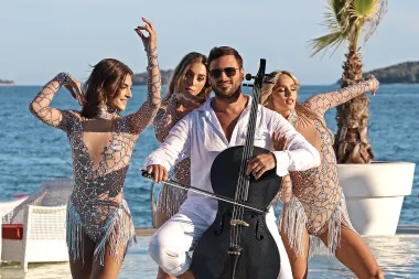 Hauser violončelom oživio latino hit 'Obsesión'