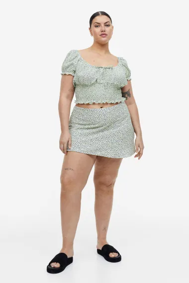 Top 15 ljetnih komada za žene s oblinama koji su sada na sniženju u H&M-u