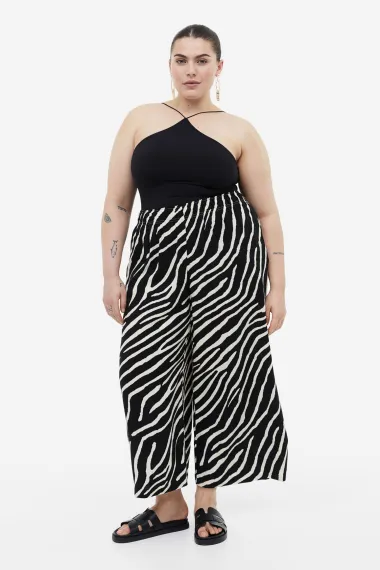 Top 15 ljetnih komada za žene s oblinama koji su sada na sniženju u H&M-u