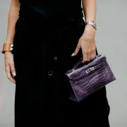 Ovog ljeta nosimo upečatljive male torbice – pristaju uz svaki look