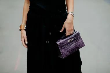 Ovog ljeta nosimo upečatljive male torbice – pristaju uz svaki look