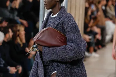 Sezonu pred nama obilježit će upečatljive clutch torbice