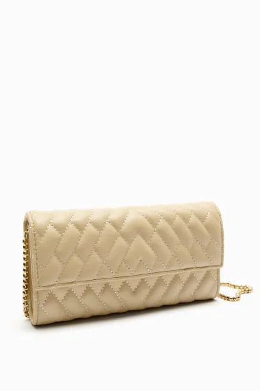 Sezonu pred nama obilježit će upečatljive clutch torbice