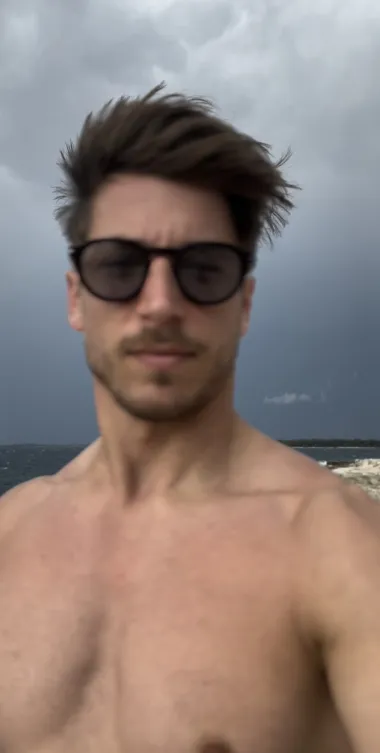 Robinzonska idila Marka Braića! Dvanaest tetovaža i jedna plaža za savršene ljetne dane u istarskom selu