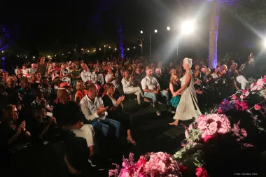 Glazbeno-modni spektakl Festivala Rovinj Art&More donio je dašak glamura i umjetnosti na atraktivnu morsku lokaciju