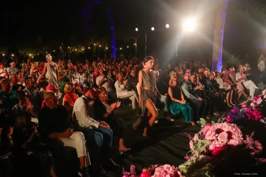 Glazbeno-modni spektakl Festivala Rovinj Art&More donio je dašak glamura i umjetnosti na atraktivnu morsku lokaciju