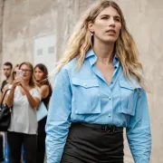Baby plava nijansa nije rezervirana samo za toplije dane - pronašle smo sjajne komade za jesen