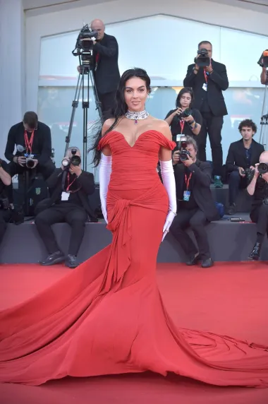 Georgina Rodriguez oduševila u haljini koja podsjeća na onu iz hita 'Zgodna žena' , no mnogima je za oko zapelo nešto drugo