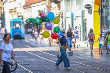 Zagrebačka špica i ove je subote  'vrvila' ljetnim kombinacijama- topići, haljinice... Bilo je svega