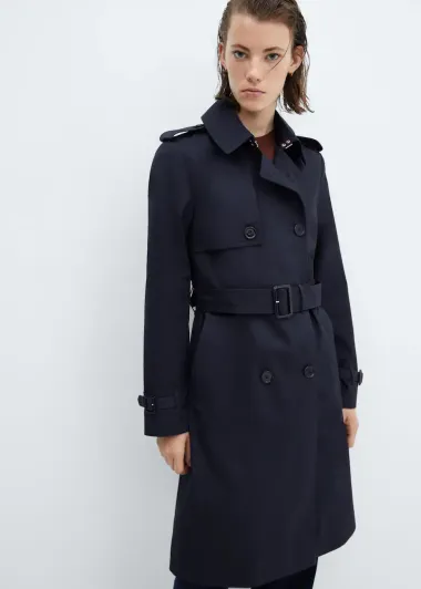 Jesenska elegancija: Prekrasni high street komadi u tamnoplavoj boji