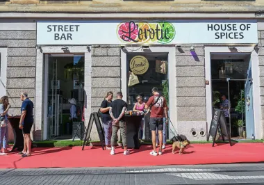 L'erotic Street Bar: Mjesto gdje se susreću dobra kava, ukusni obroci i osvježavajući kokteli