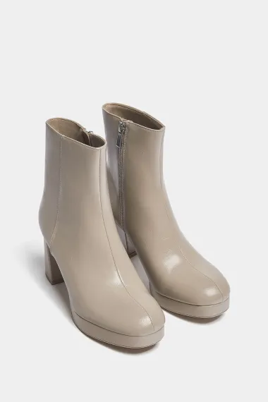 'This boots are made': Najljepše čizmice i gležnjače na petu iz jesenskih kolekcija