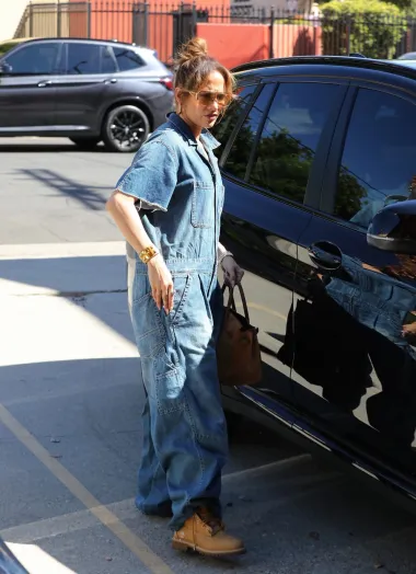Jennifer Lopez u izdanju koje je podijelilo mišljenja. Je li ovo top ili flop?
