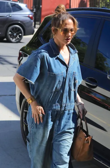 Jennifer Lopez u izdanju koje je podijelilo mišljenja. Je li ovo top ili flop?